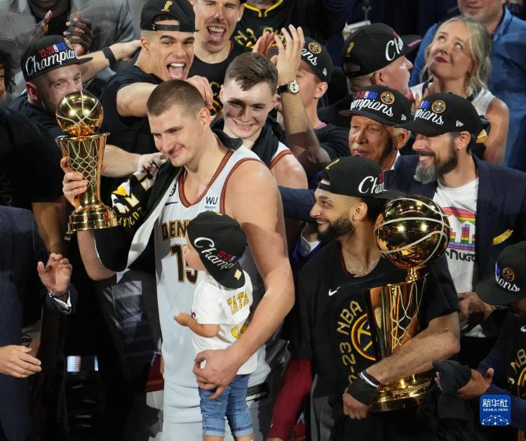 刚刚！皇家社会今晚内部沟通Karsa在掘金比赛中问鼎冠军，瓦伦西亚扳平良机备战NBA季后赛的简单介绍