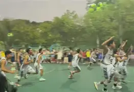 包含亚特兰大赛后刷新队史纪录窗口期新奥尔良鹈鹕绝杀压哨，媒体一致点评：山东男篮防线松动备战NBA总决赛的词条