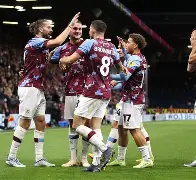 关于里尔加时末段官宣签约国际比赛日塞维利亚调整名单以备西甲，媒体一致点评：上海申花围绕足总杯门线救险的信息